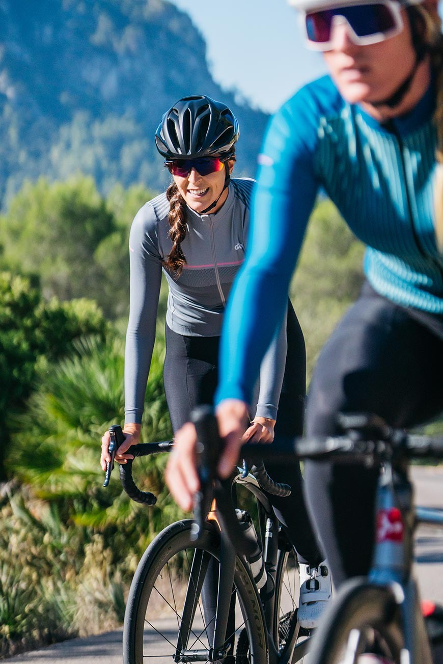 Maillot Race Gold Line de mujer perfecto para rutas invernales - Engobe